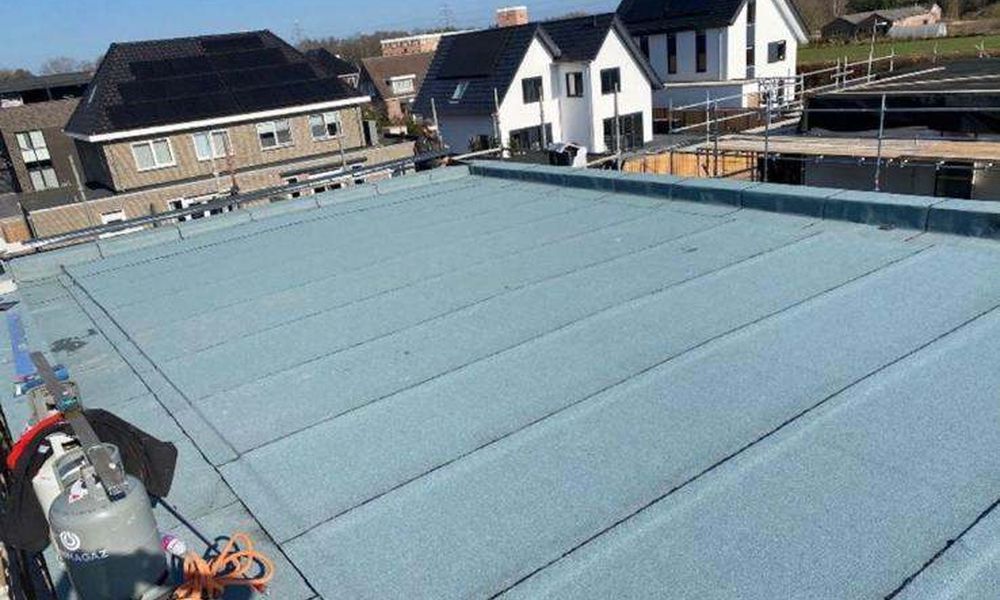 Nieuwe laag bitumen in Ulvenhout